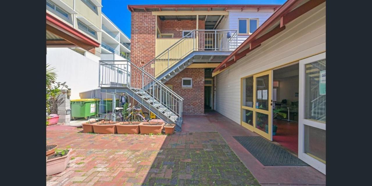 Emu Backpackers Perth - Note - Valid Passport Required For Check In Vandrarhem Exteriör bild